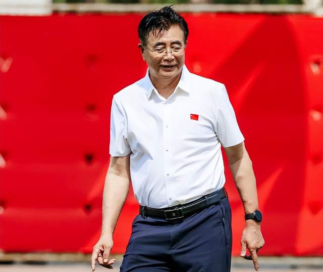 员成为国足, 执教国足