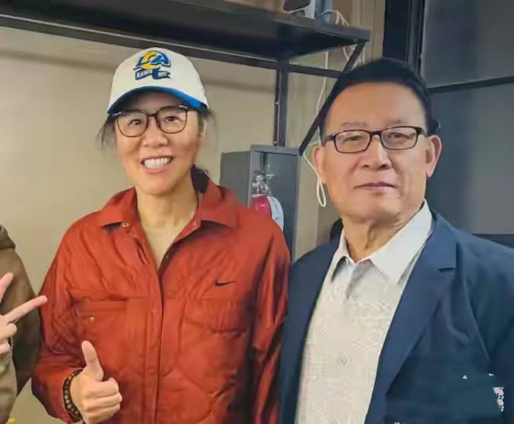 穿T恤牛仔 穿T恤牛仔