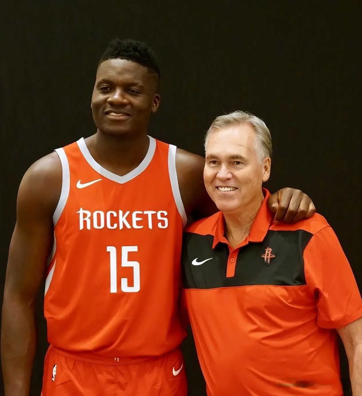 继续更多地, 得分, 中锋